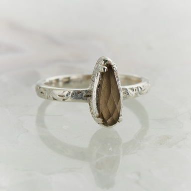 Filigraanring met smokey quartz checker